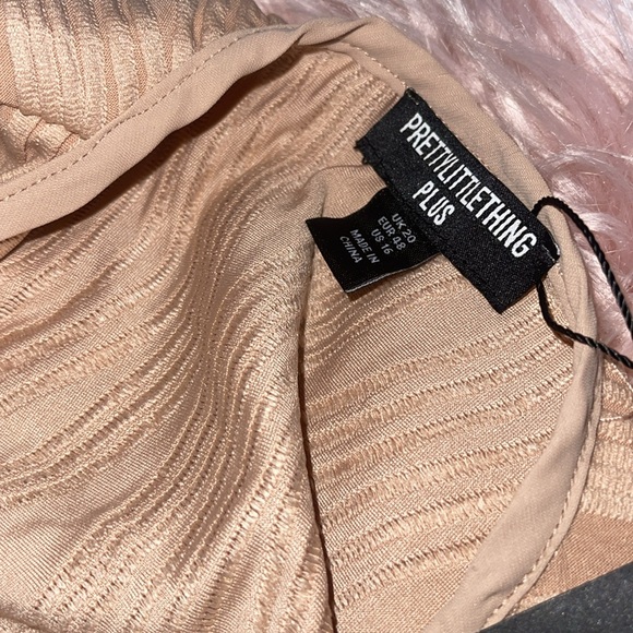 Pretty little thing plus size plus stone plisse wrap front dress long sleeve - Picture 7 of 7